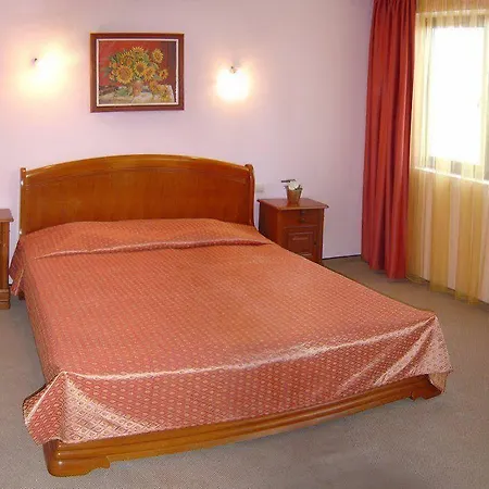 Estreya Palace Святые Константин и Елена