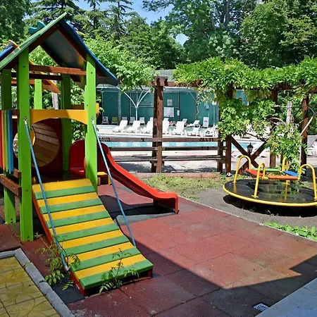 Estreya Palace Святые Константин и Елена