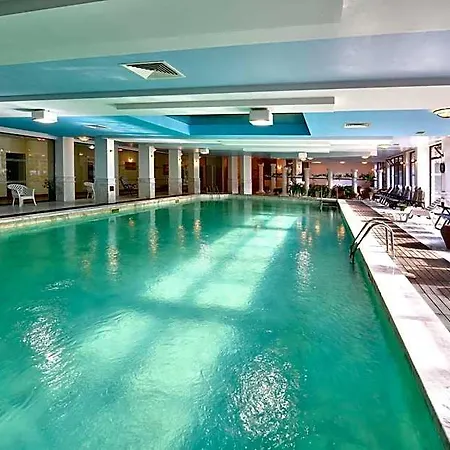 Готель Estreya Palace 4*