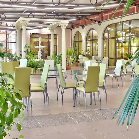 Estreya Palace Святые Константин и Елена