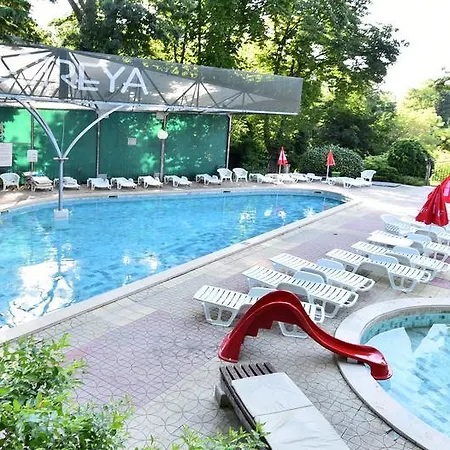 Отель Estreya Palace 4*