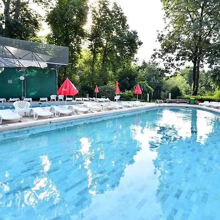 Estreya Palace Святые Константин и Елена