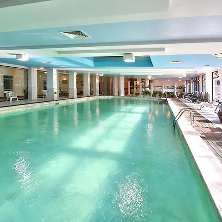 Estreya Palace Святые Константин и Елена