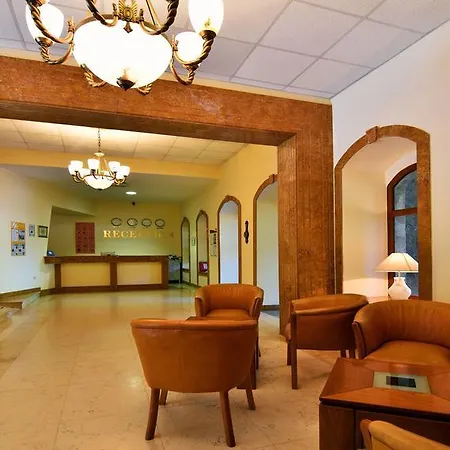 Отель Estreya Palace 4*