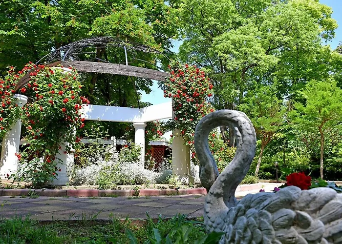 Estreya Palace