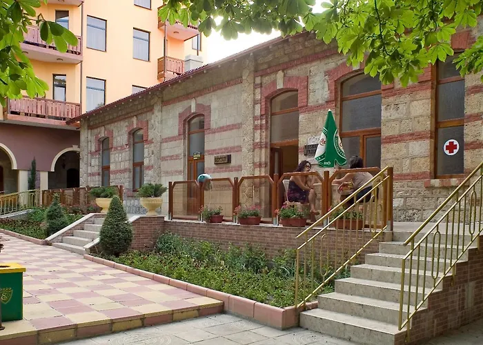 Estreya Palace Hotel 4*