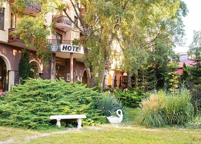 Estreya Palace Hotel 4*